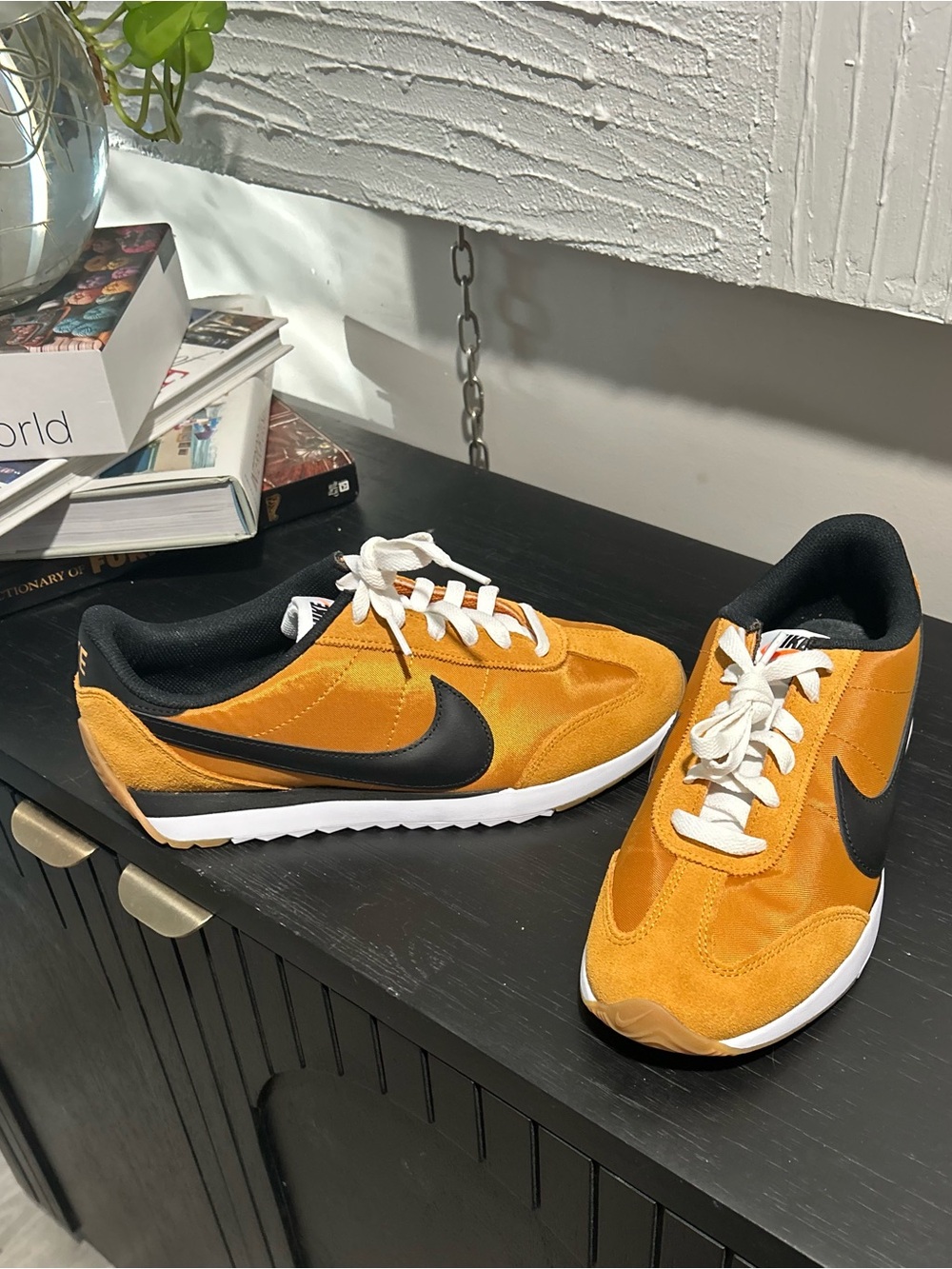 Nike Women's Pacific Monarch Orange Black White HM4771-801 Size 10 Brand New